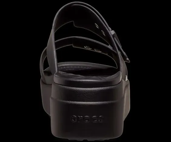 CROCS- WOMEN'S BROOKLYN BUCKLE SANDAL