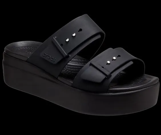 CROCS- WOMEN'S BROOKLYN BUCKLE SANDAL