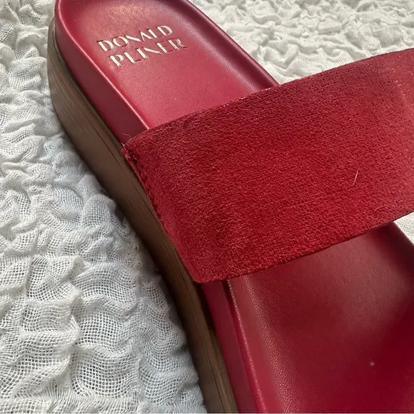 Donald J. Pliner Farris Wedge Sandal in Tomato Red Size 11