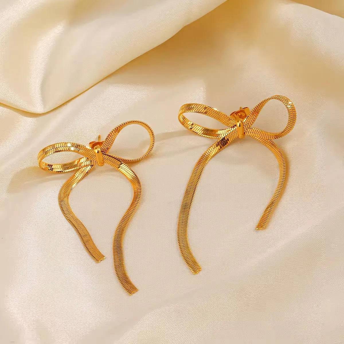 Fashion Flat Snake Chain Bowknot Earring