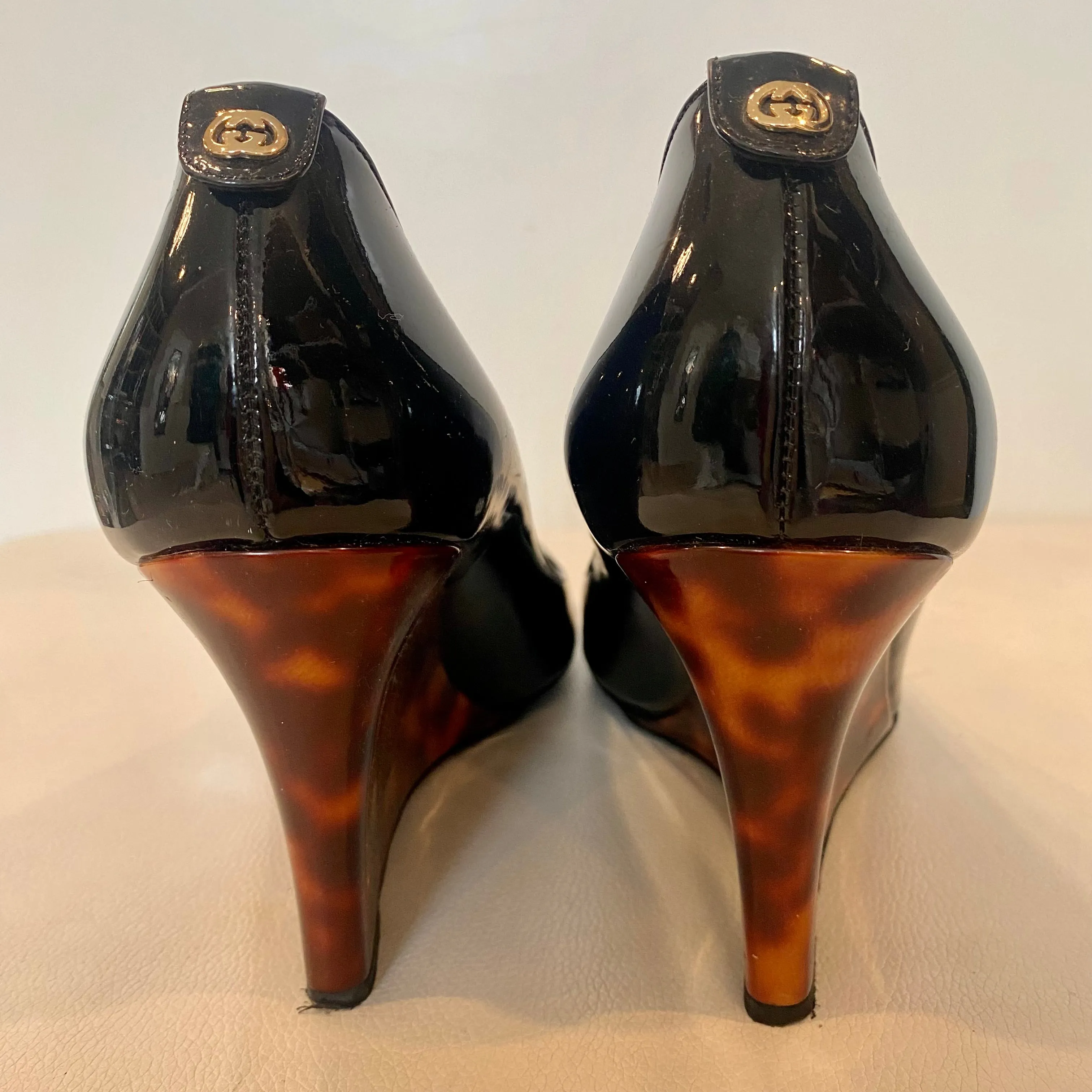 GUCCI Black/ Tortoise Wedge Size 11