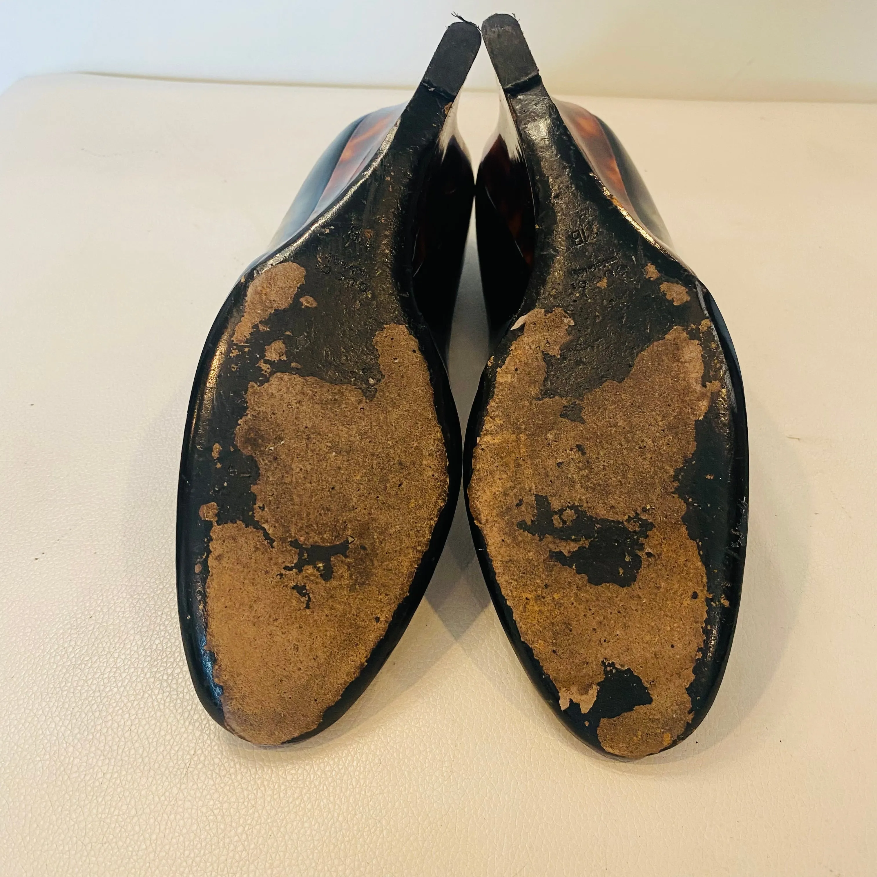 GUCCI Black/ Tortoise Wedge Size 11