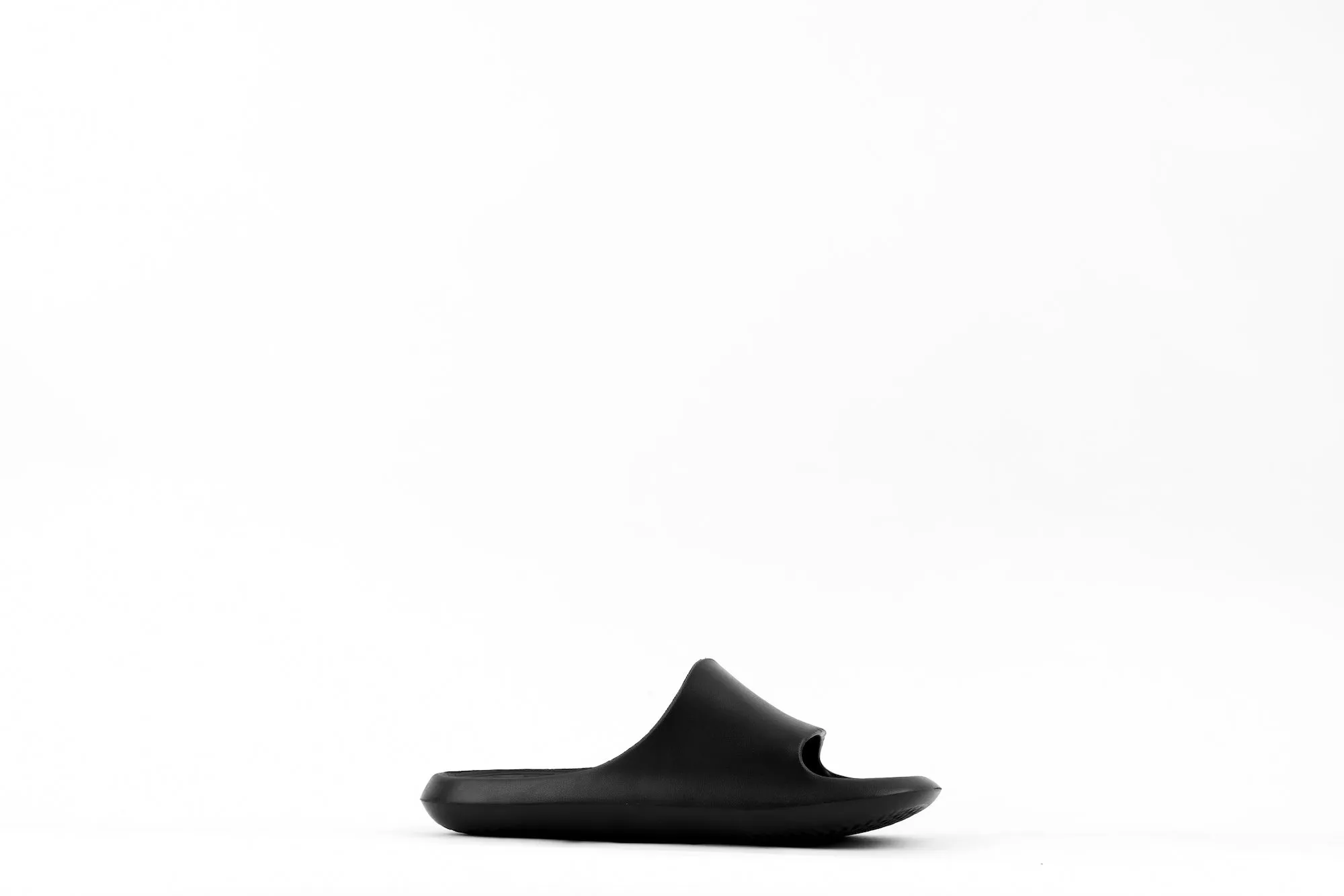 JULES SLIDES | TRIPLE BLACK | UNISEX