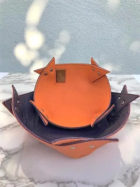 Reversible leather bowl