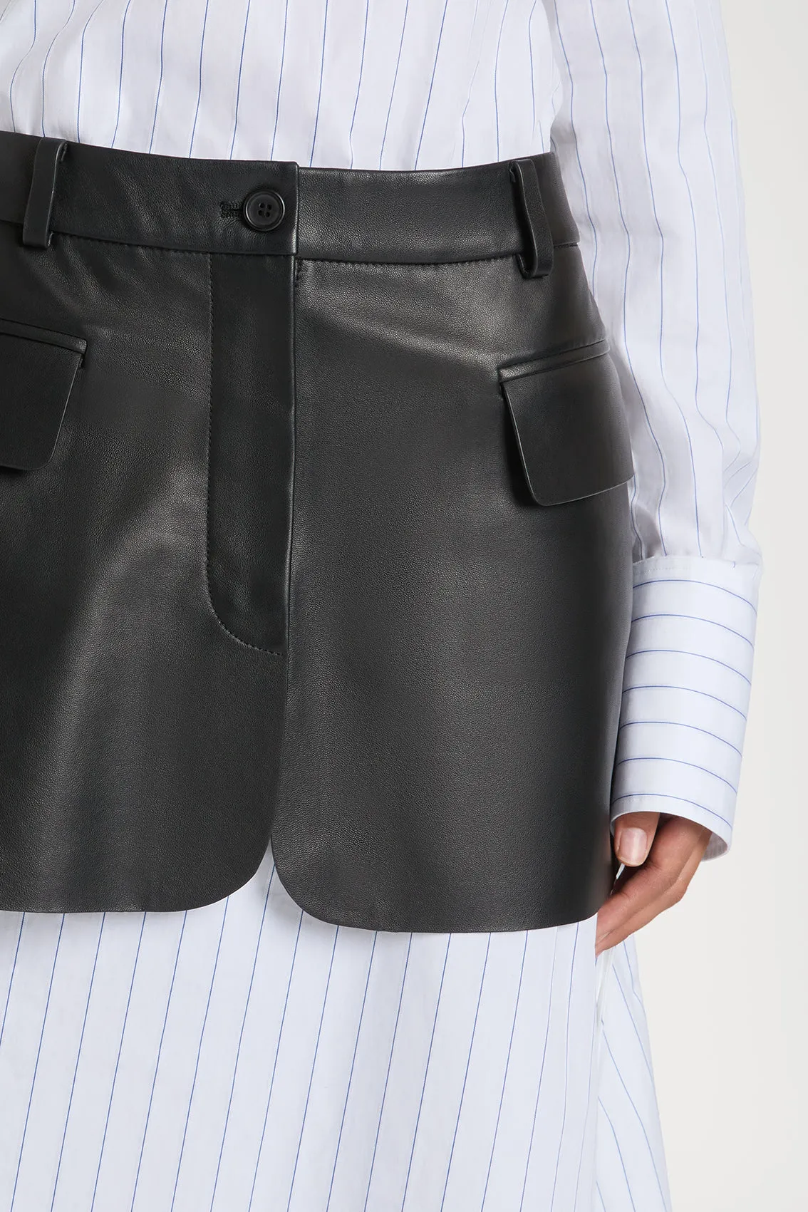 SLEEK ZIP LEATHER SKIRT
