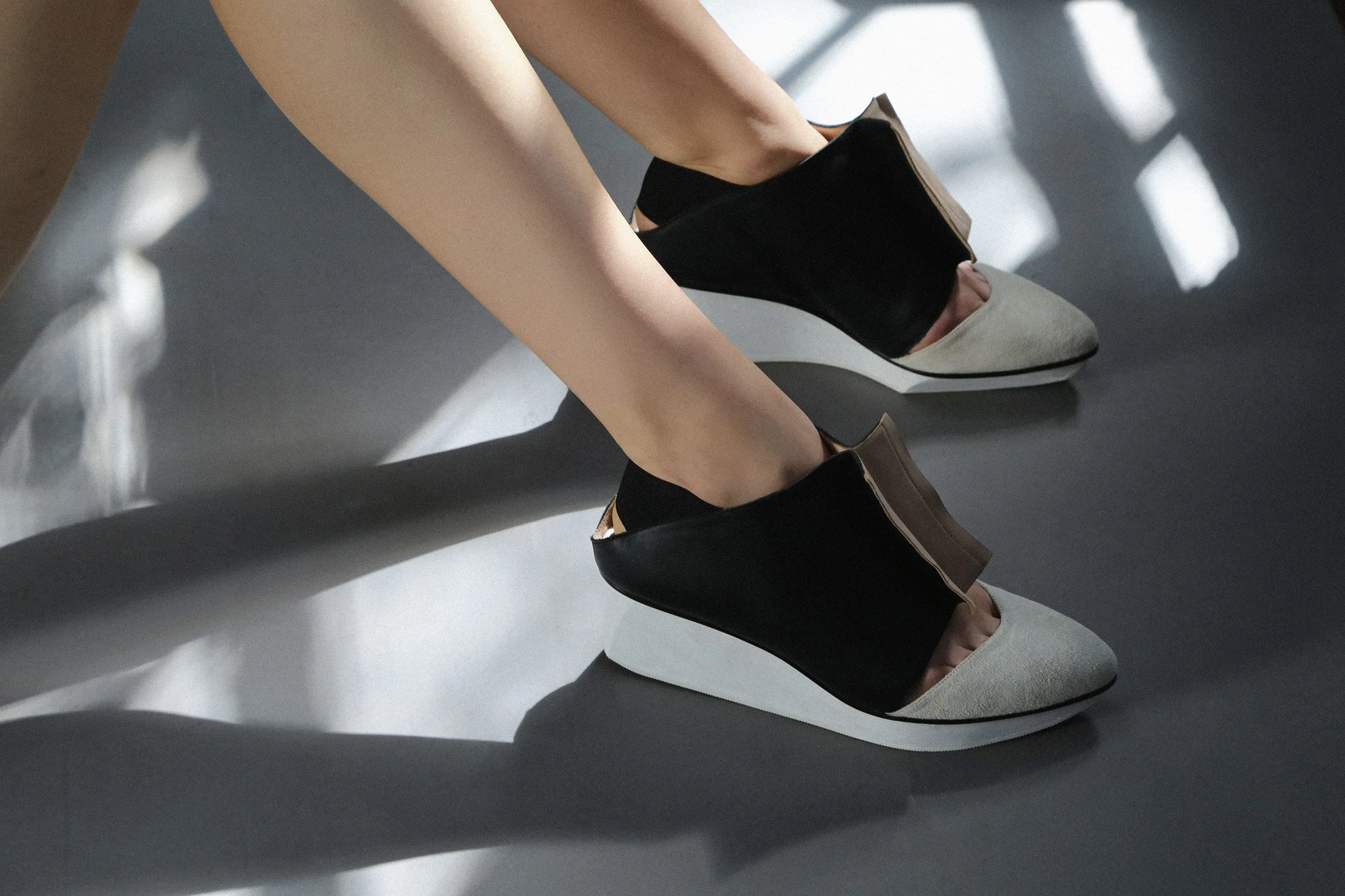 SWIVEL / BLACK/WHITE /