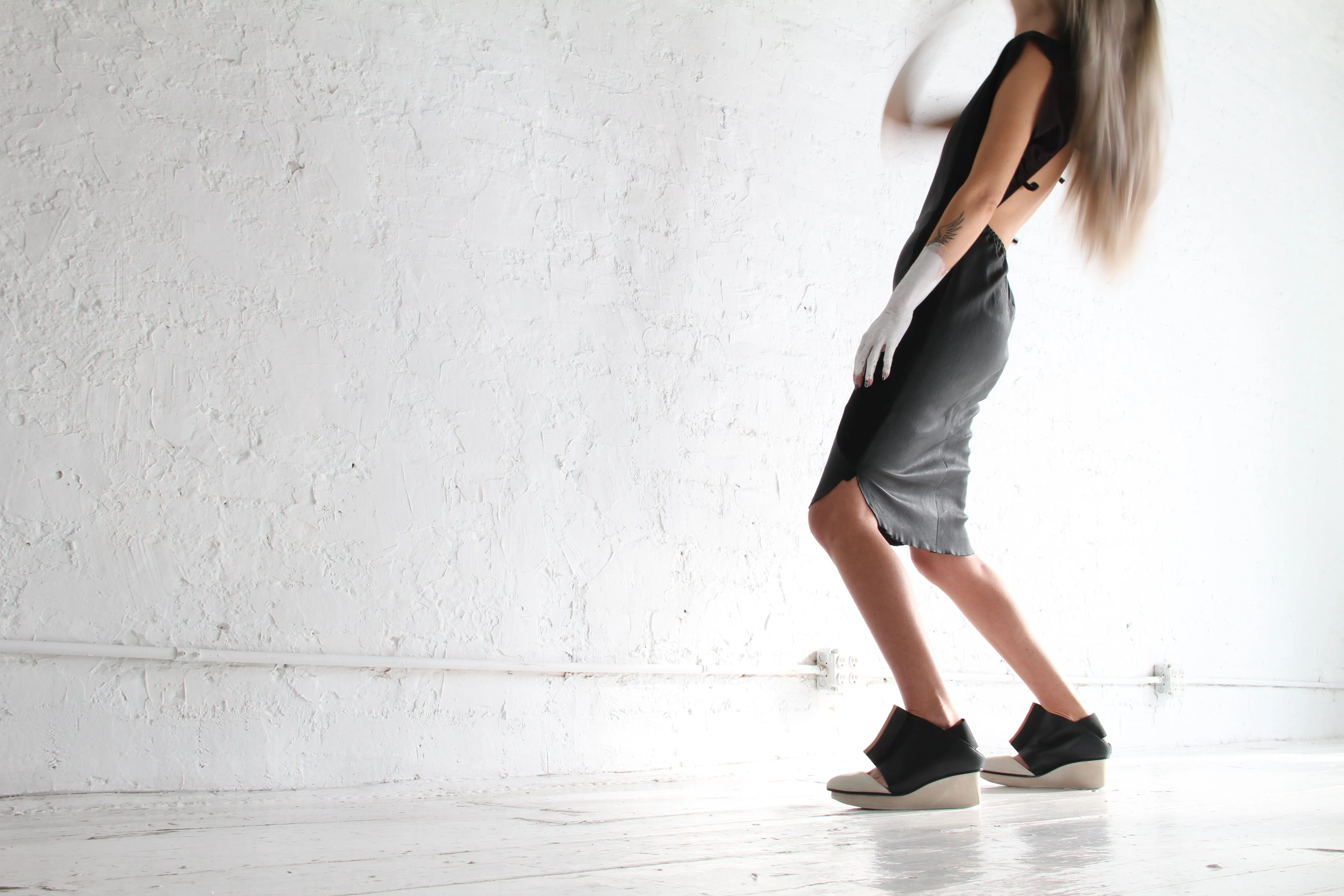 SWIVEL / BLACK/WHITE /