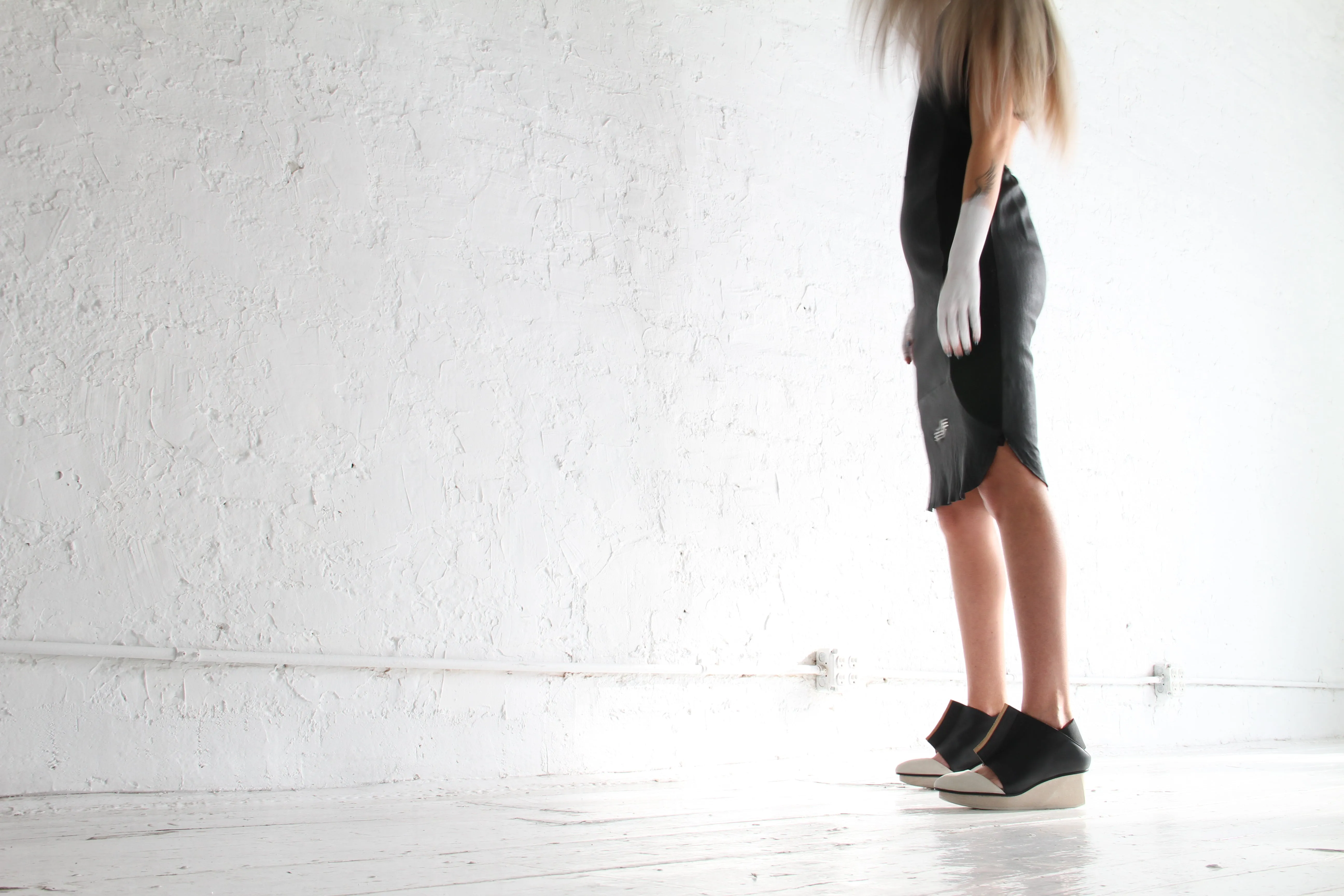 SWIVEL / BLACK/WHITE /