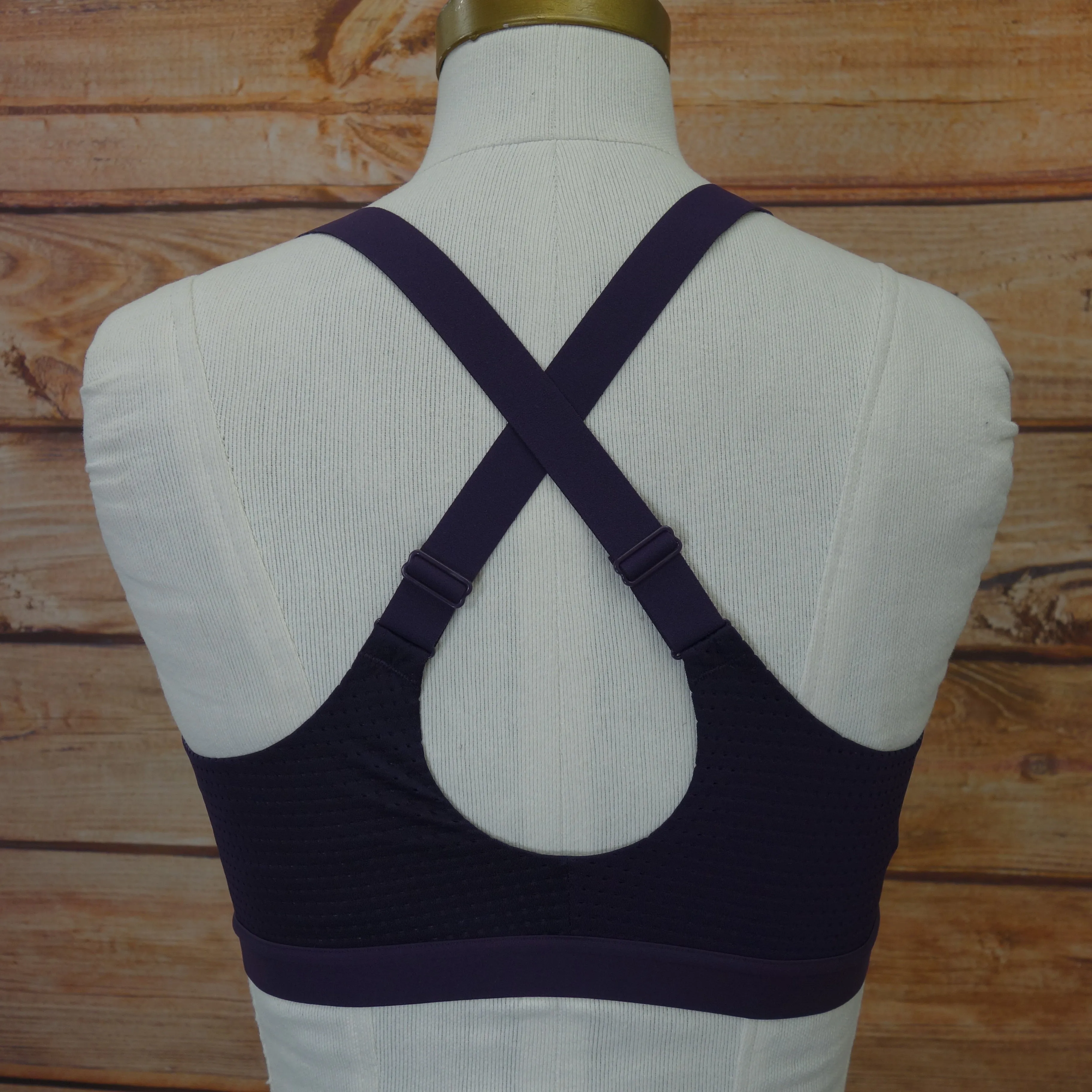Victoria's Secret Lightweight Sports Bra with Cross Back Sz 34D